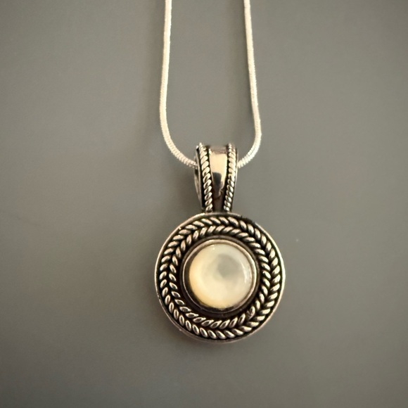 Mother of Pearl Sterling Silver SA Thailand Pendant SIGNED Sterling Plate Chain - Picture 2 of 6